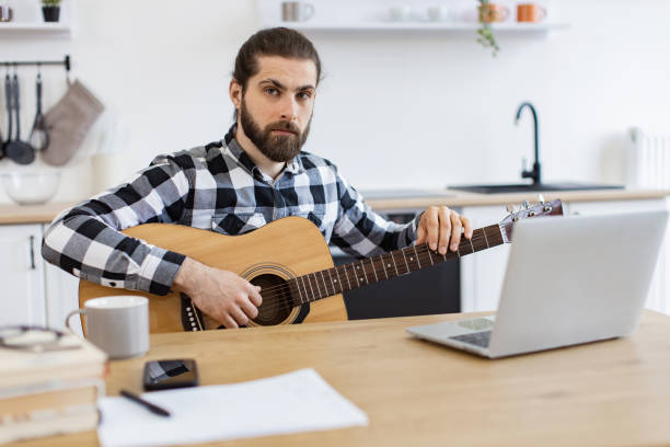 Acoustic Guitar Tuner Online