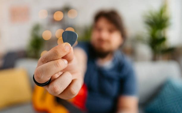 How to Hold a Guitar Plectrum