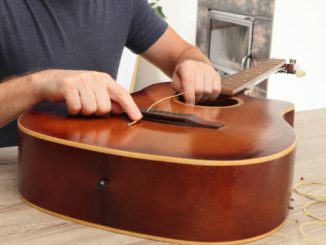 How to replace guitar strings